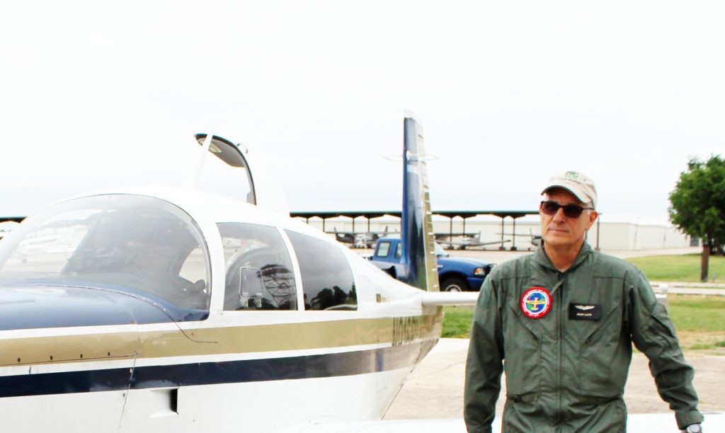 Brian Lloyd pauses prior to takeoff of Spirit 21MAY2017 at San Marcos Airport Texas USA ©2017 Josh Flowers CC-BY 2.0